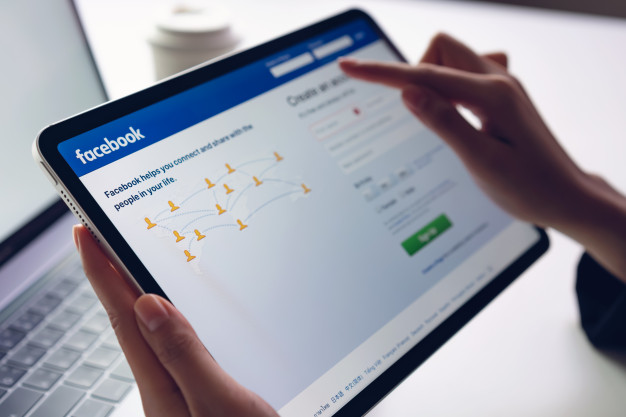 FB hand-is-pressing-facebook-screen-apple-ipad-pro-social-media-are-using-information-sharing-networking_2034-1232